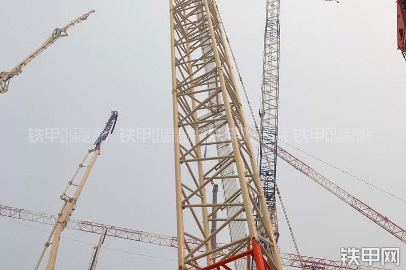 中联重科QUY550起重机整机外观