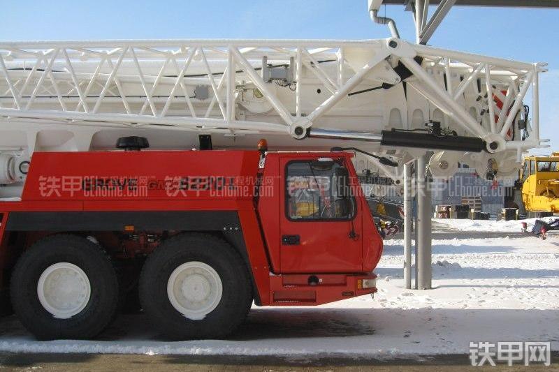 马尼托瓦克GMK6220-L起重机局部