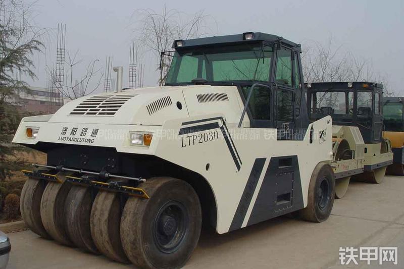 洛阳路通LTP2030压路机整机外观