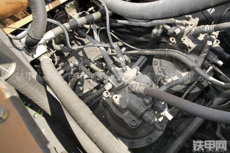 凯斯CX240B挖掘机局部