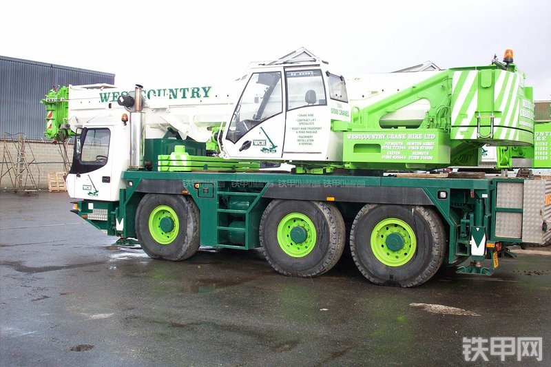 马尼托瓦克GMK3055起重机整机外观