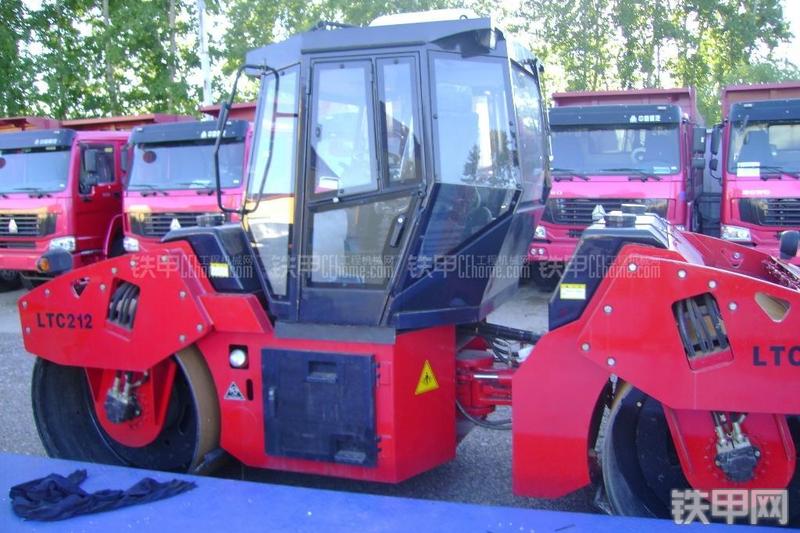 洛阳路通LTC212全液压压路机整机外观