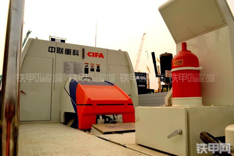 中联重科ZLJ5121THBE东风车载泵整机外观