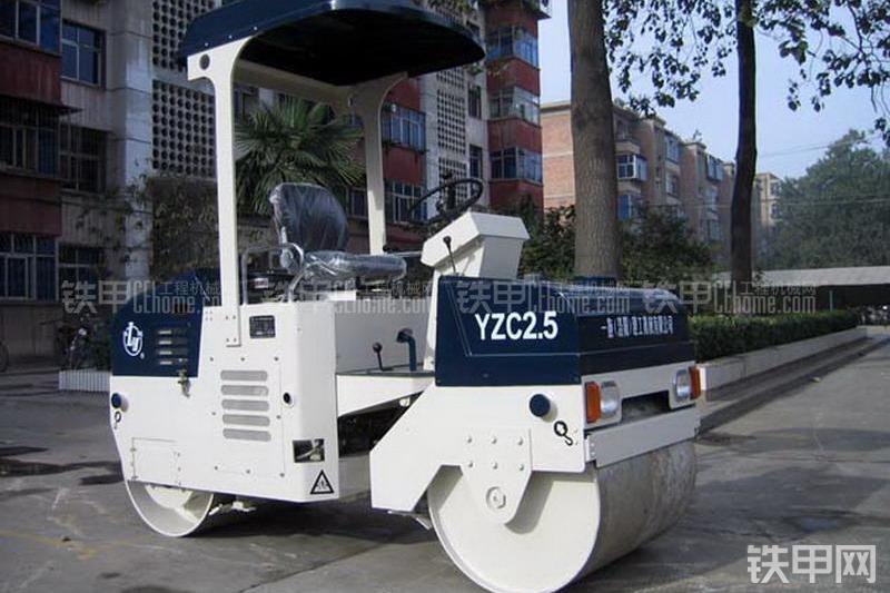 国机洛建YZC2.5压路机整机外观
