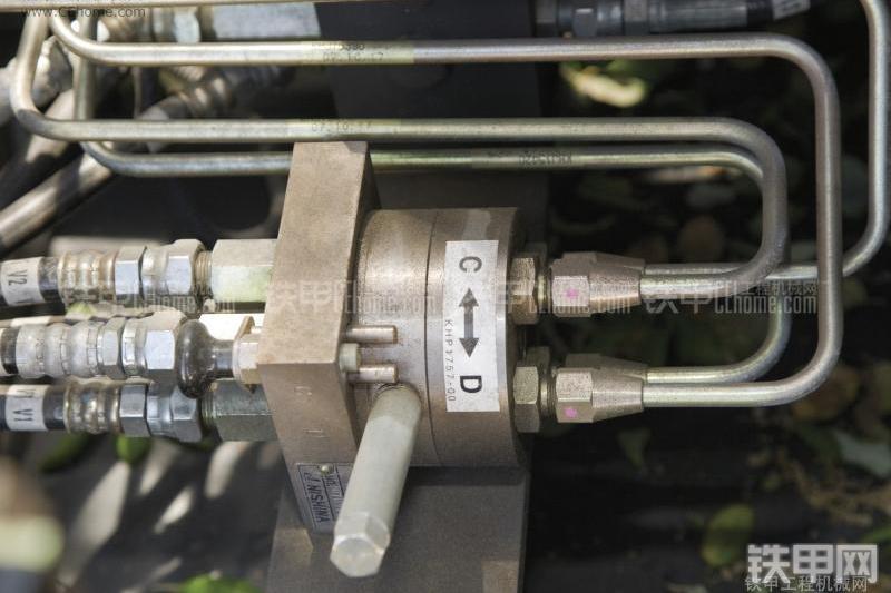 凯斯CX240B挖掘机局部