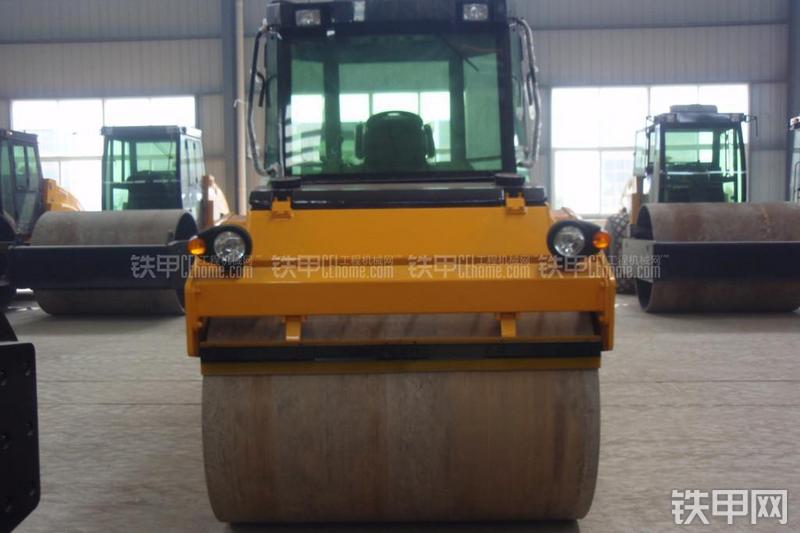 洛阳路通LTC212全液压压路机整机外观