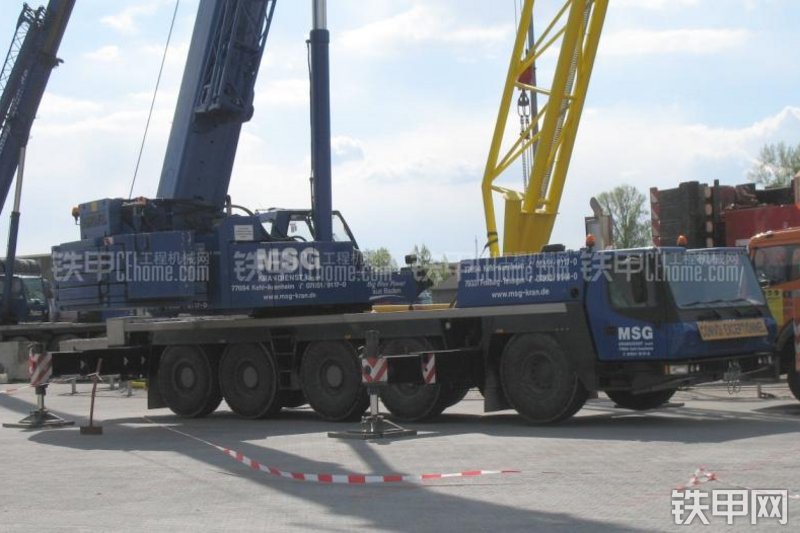 马尼托瓦克GMK5130-1起重机整机外观