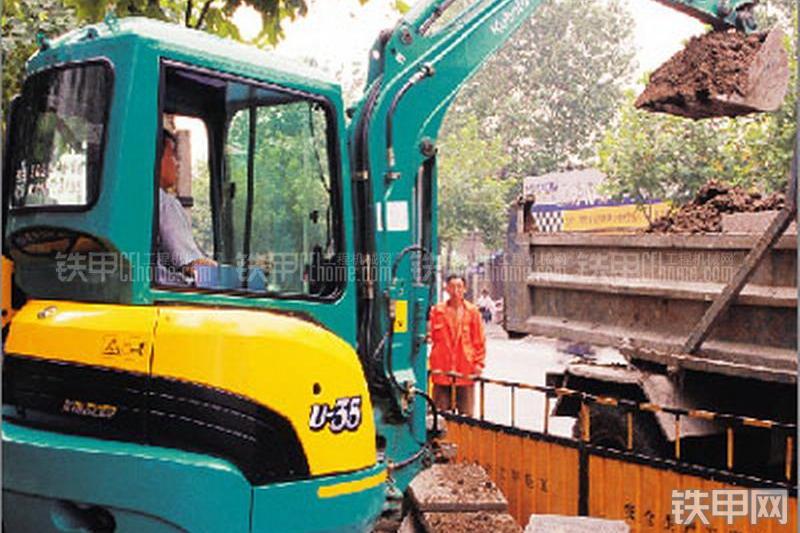 久保田KX135-3S挖掘机整机外观