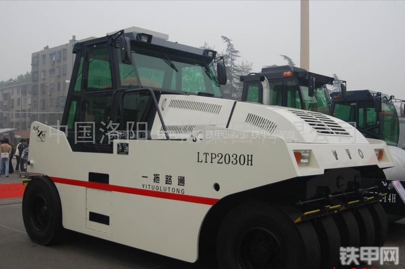 洛阳路通LTP2030H压路机整机外观