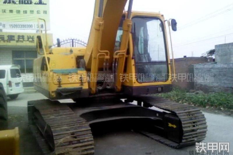 山东临工LG6220挖掘机整机外观