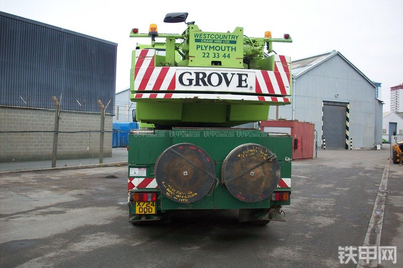 马尼托瓦克GMK3050-1起重机整机外观