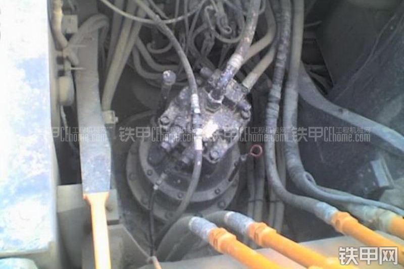 凯斯CX240B挖掘机局部