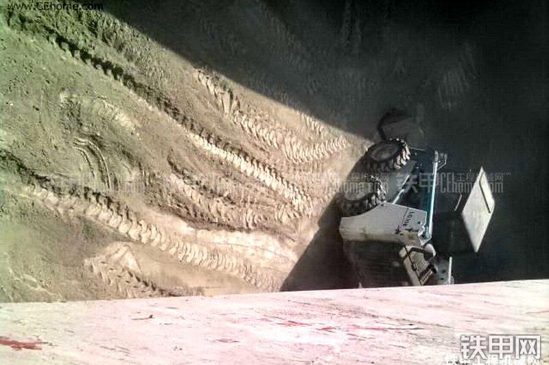 龙工LG308滑移装载机整机外观