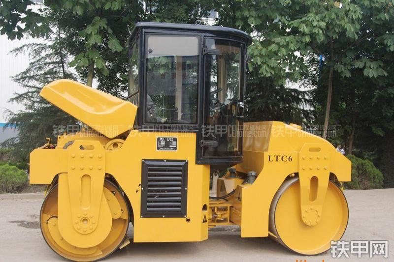 洛阳路通LTC6压路机整机外观