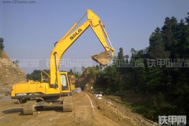 山东临工LG6250挖掘机整机外观