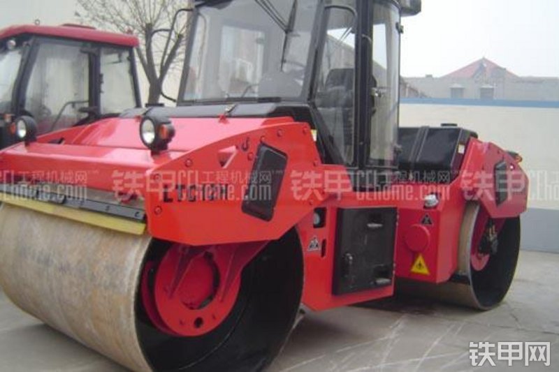 洛阳路通LTC12H压路机整机外观