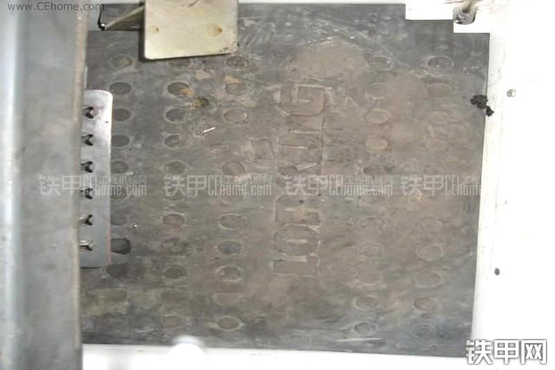 龙工LG308滑移装载机整机外观