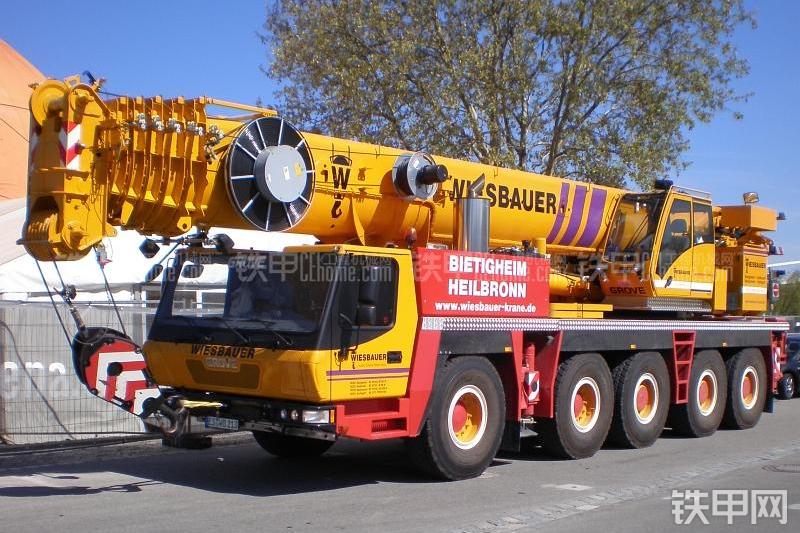 马尼托瓦克GMK5130-1起重机整机外观