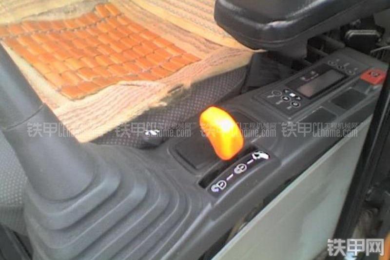 凯斯CX240B挖掘机局部