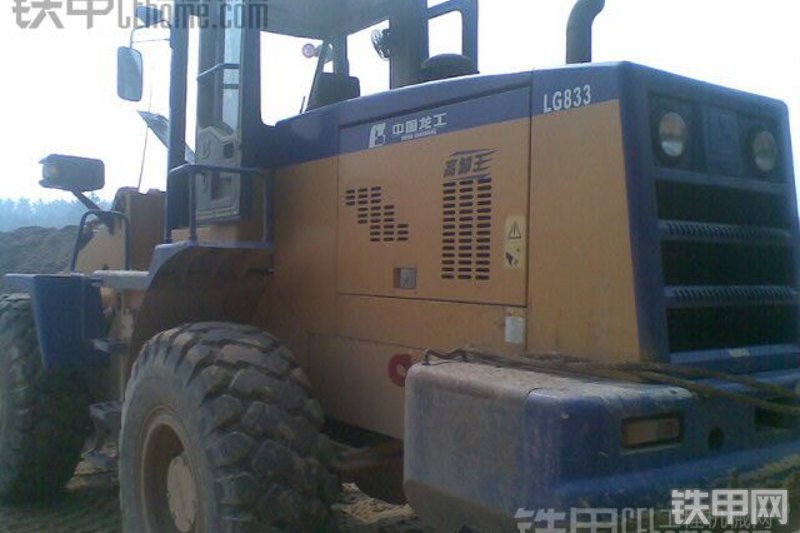 龙工LG833装载机整机外观