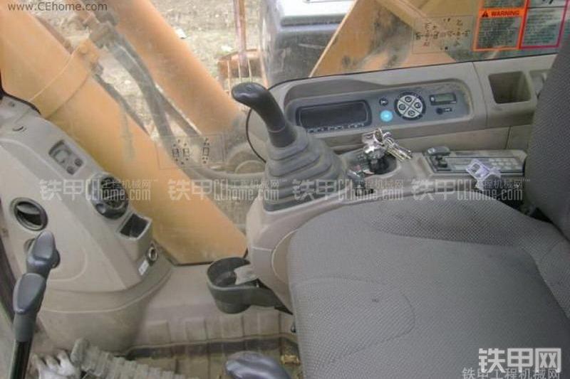 凯斯CX360B挖掘机局部