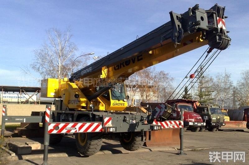 马尼托瓦克RT530E-2起重机整机外观