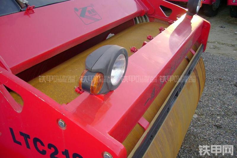 洛阳路通LTC212全液压压路机整机外观