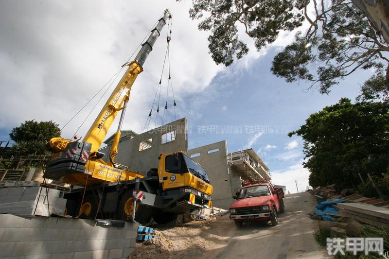 马尼托瓦克GMK3050-1起重机整机外观