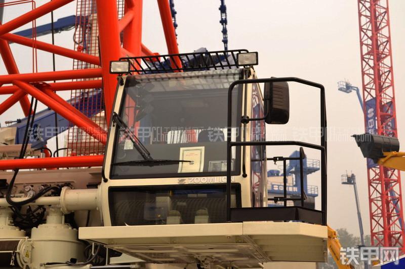 中联重科QUY550起重机整机外观