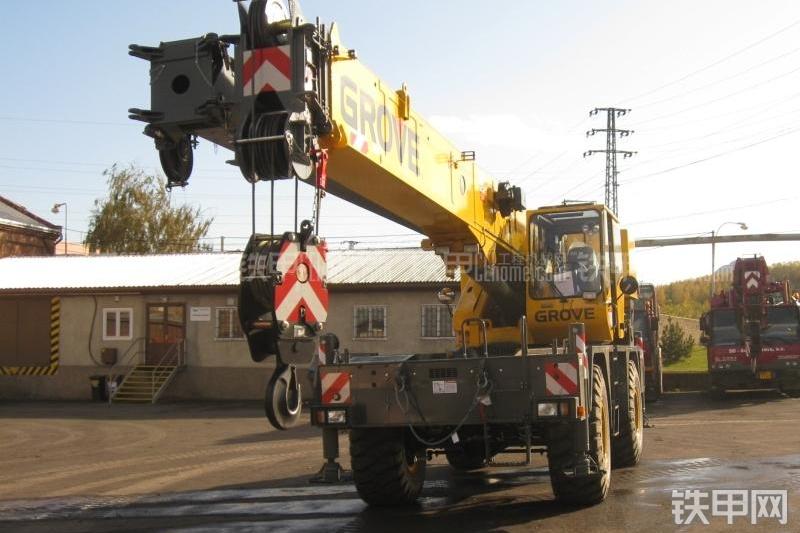 马尼托瓦克RT530E-2起重机整机外观