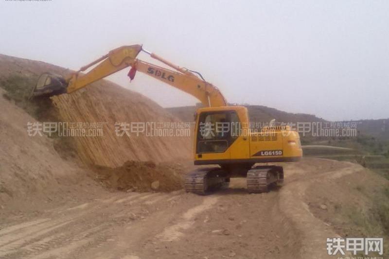 山东临工LG6150挖掘机整机外观