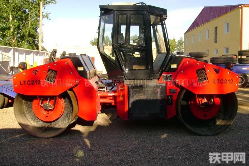 洛阳路通LTC212全液压压路机整机外观