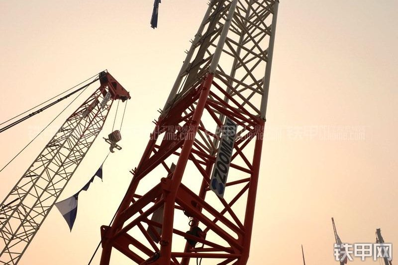 中联重科QUY550起重机整机外观