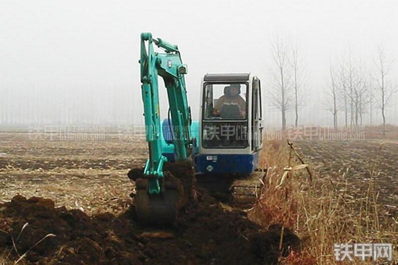 石川岛80NS挖掘机整机外观