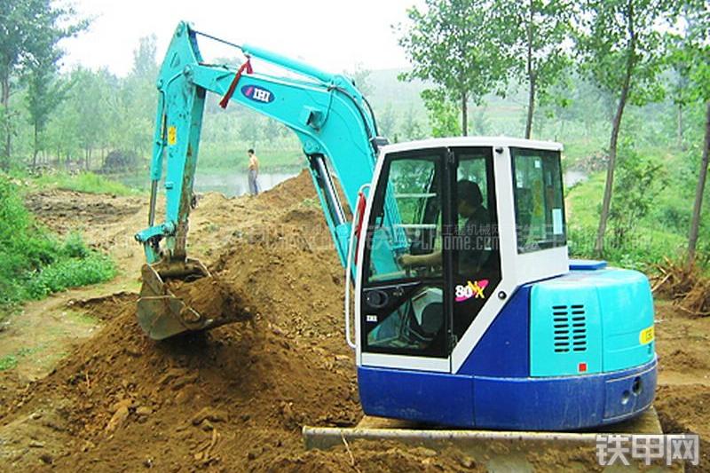石川岛80NS挖掘机整机外观