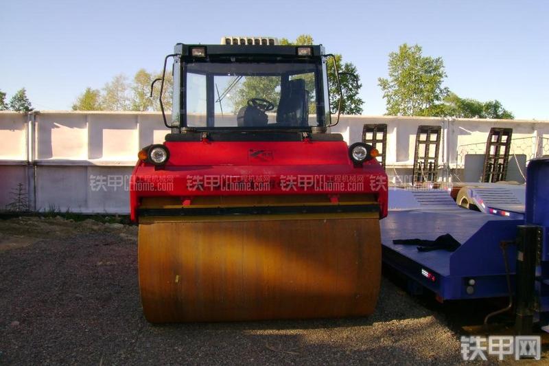 洛阳路通LTC212全液压压路机整机外观