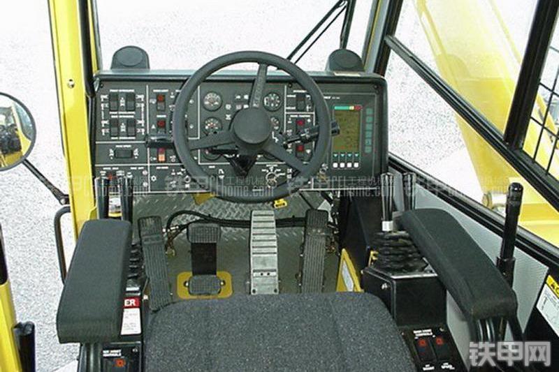 马尼托瓦克RT700E起重机局部