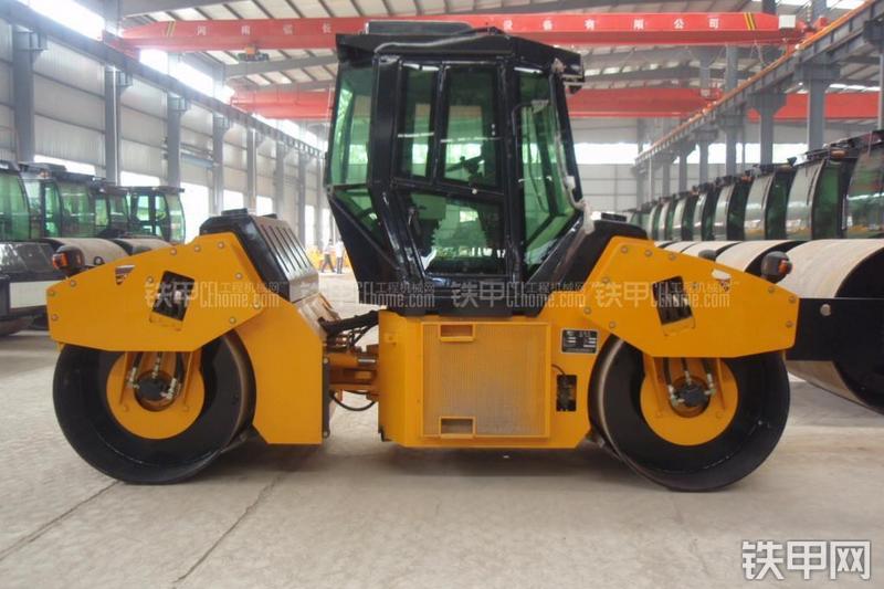 洛阳路通LTC212全液压压路机整机外观