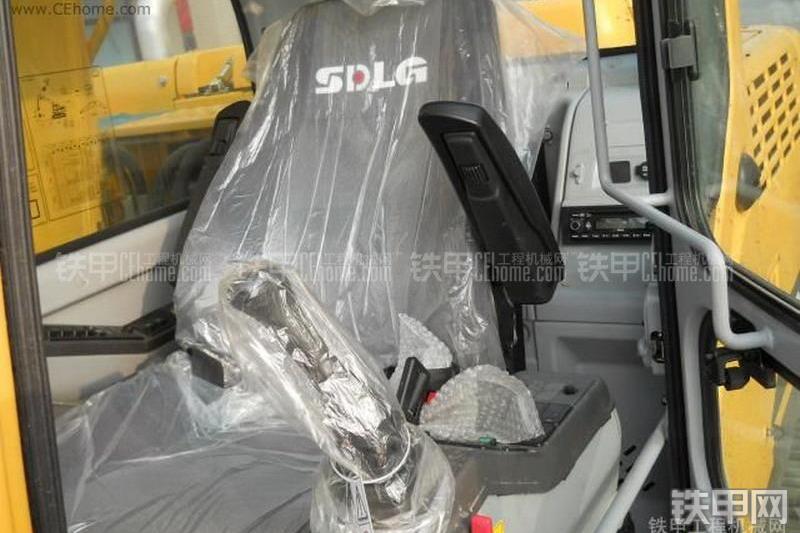 山东临工LG6150挖掘机整机外观