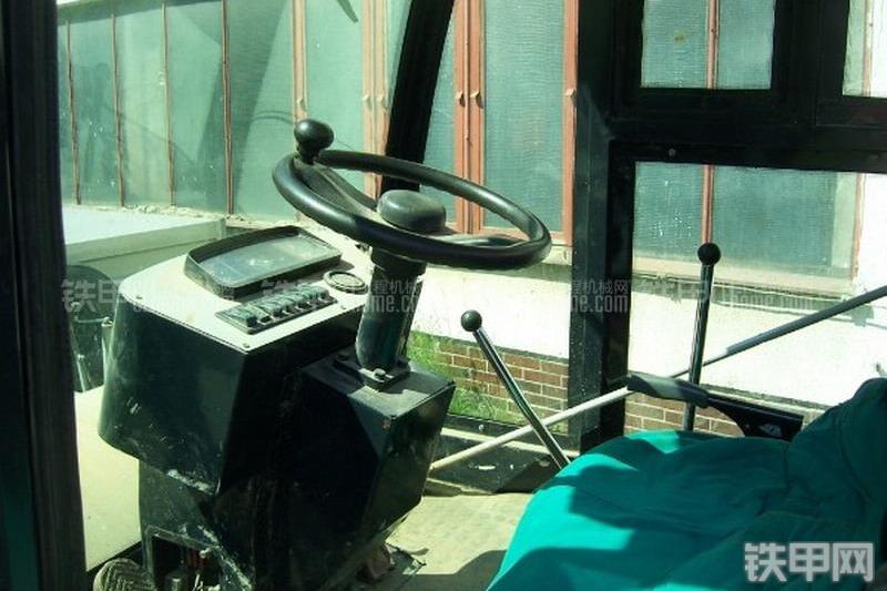 洛阳路通LT207G压路机整机外观