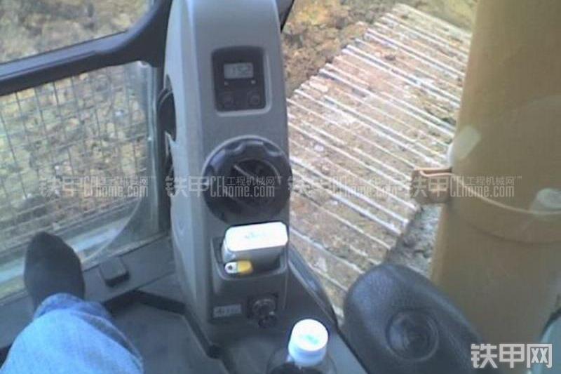 凯斯CX240B挖掘机局部