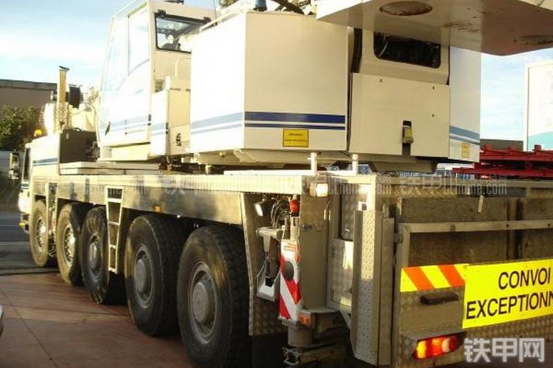 马尼托瓦克GMK5130-1起重机整机外观