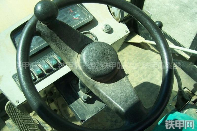 洛阳路通LT207G压路机整机外观