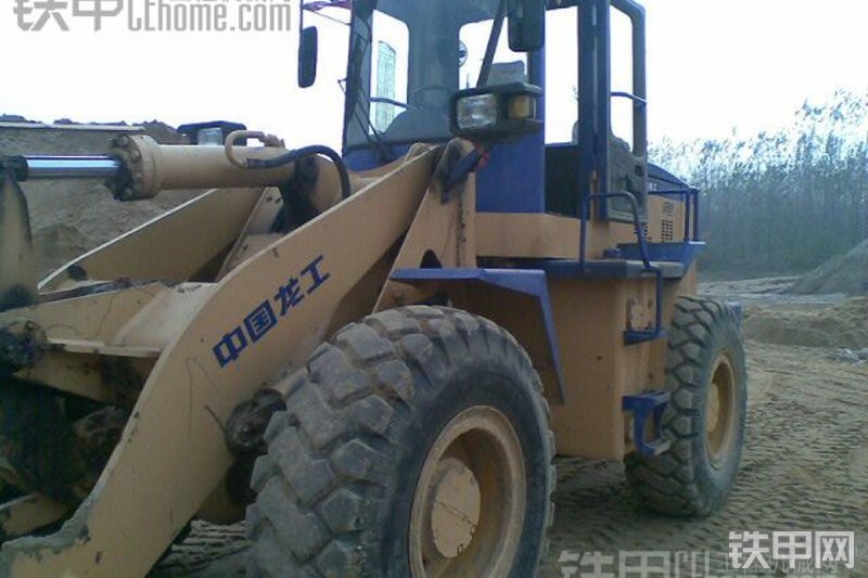 龙工LG833装载机整机外观