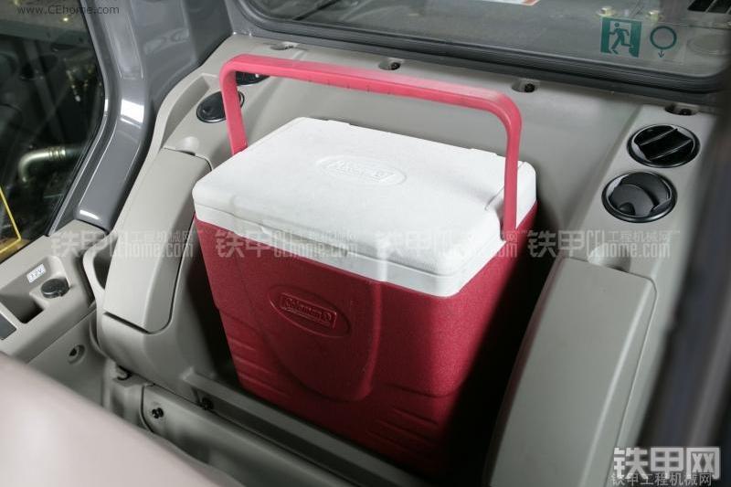 凯斯CX240B挖掘机局部