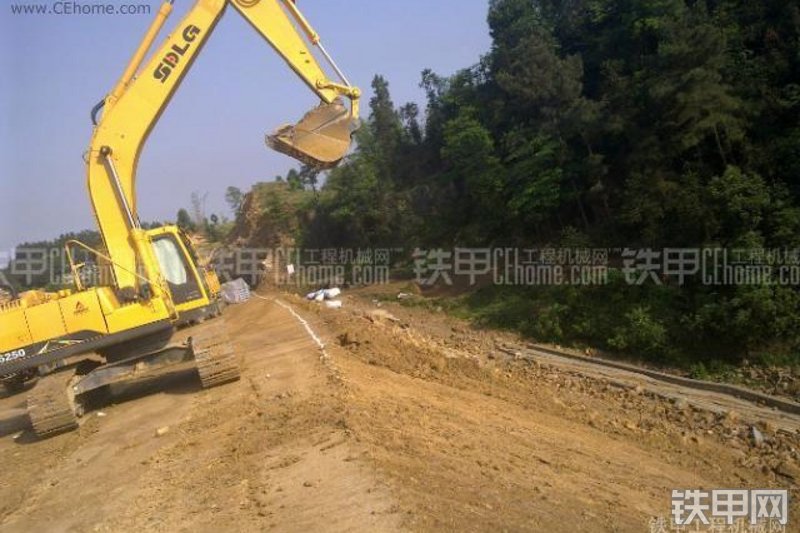 山东临工LG6250挖掘机整机外观