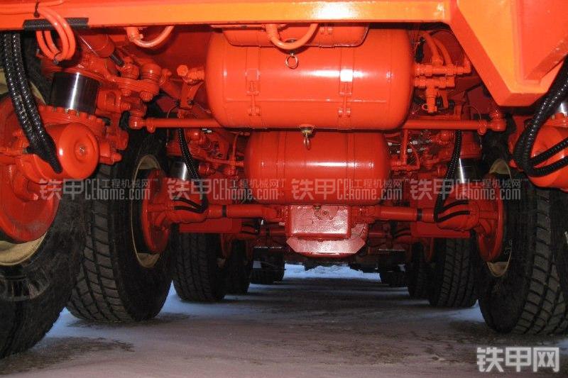 马尼托瓦克GMK6220-L起重机局部