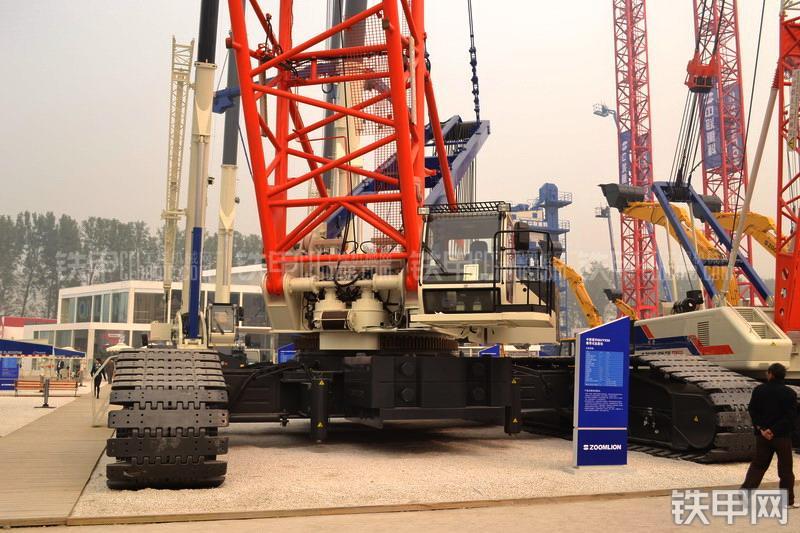 中联重科QUY550起重机整机外观