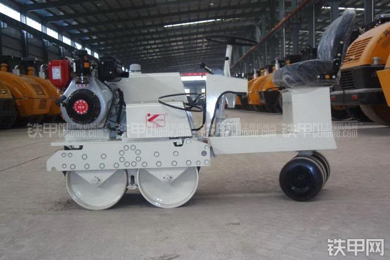 洛阳路通LTC08手扶式压路机整机外观