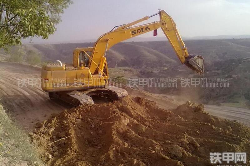 山东临工LG6150挖掘机整机外观